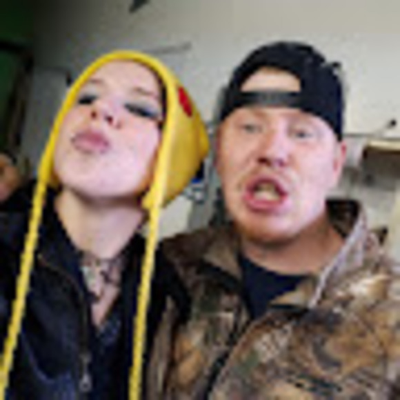 Meet your Posher, Sierra - Picture 1 of 1